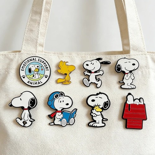 Snoopy enamel pin badge - snoopy,