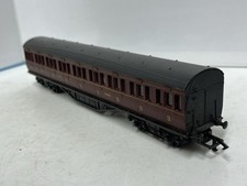 Graham Farish 10601 Non Corridor Suburban Coach LMS Maroon 16385 OO Gauge
