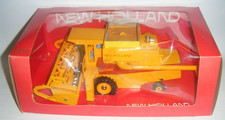 BRITAINS Farm # 9575 NEW HOLLAND TR85 USA BOX tractor model combine trekka