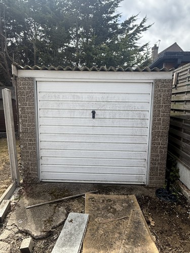 Concrete garage pre - concrete, pre-fabricated