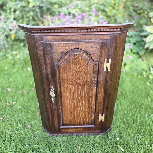 Small antique oak corner - small,