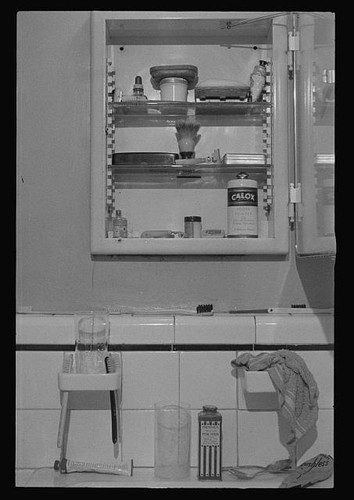 Photo 1930s bathroom medicine - photo:1930s,