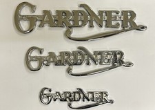 Gardner script badge chrome Large 21cm