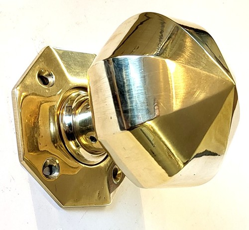 Single large octagonal solid