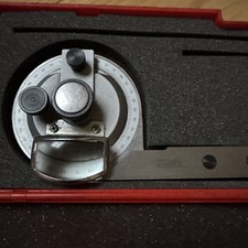 Universal bevel protractor