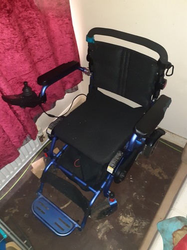 Foldable electric wheelchair - foldable,