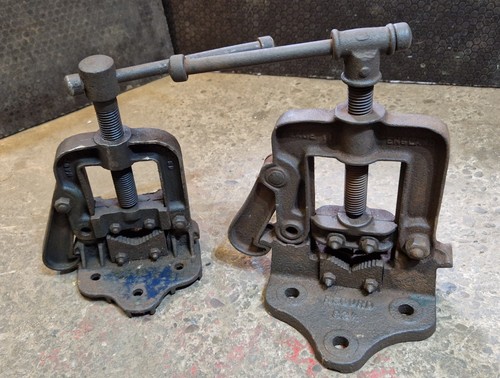 Vintage pipe vice - x2,
