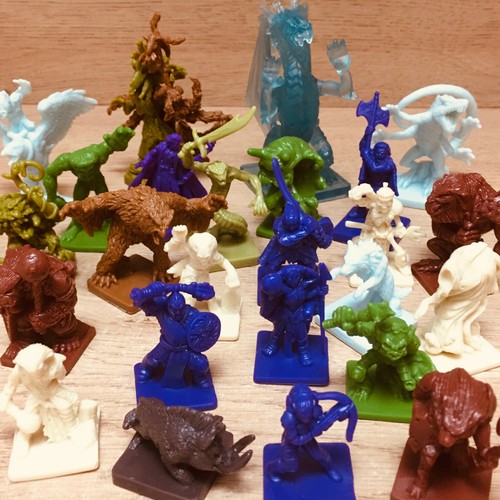 Dungeons dragons miniatures - &,
