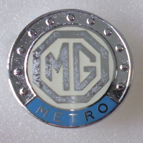 Metro enamel pin badge - metro,