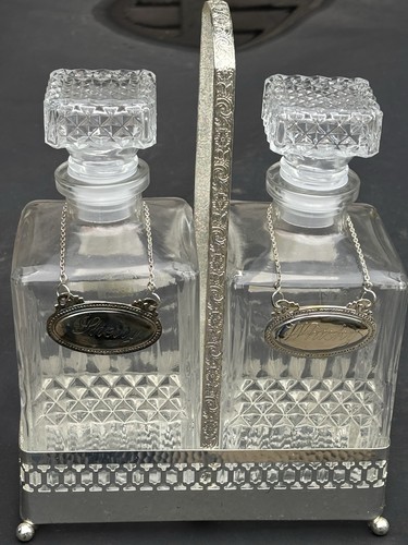 Decanter set made by - 2,