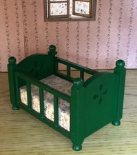 Sylvanian Families Bed /Cot    Green Bedroom Furniture.   Spares.  Vintage 1980s