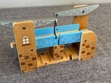 ELC WOODEN LIFTING DRAW BRIDGE