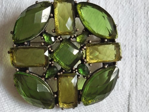Green stone brooch - green,