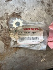 Honda 23121-VA9-F60 Sprocket HRB423 HRB425 HRB475 HRB476 NEW OLD STOCK