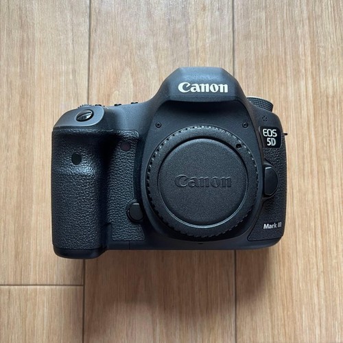 Canon eos mark iii digital - iii,