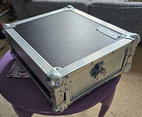 Swan flight case - swan,