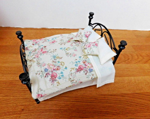 Dolls house 12th - dolls, piece