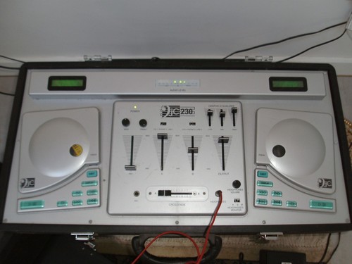 Twin player has - dj, cd