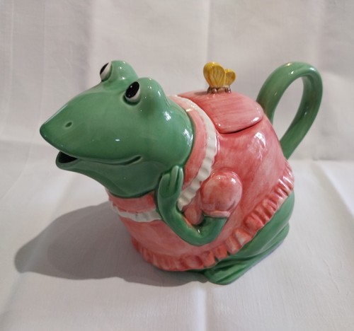Vintage frog teapot - vintage, by