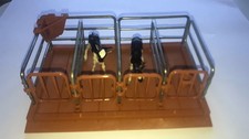 Britains Farm 1:32 Animal Pens With Calves 1990’s, Fantastic Condition 