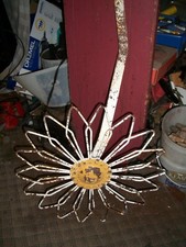 VINTAGE WIRE 18" WHEEL IRON