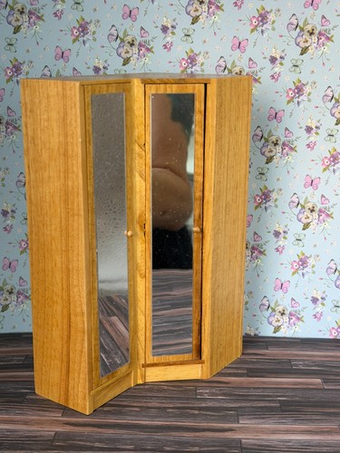 Dolls house 12th - dolls, scale