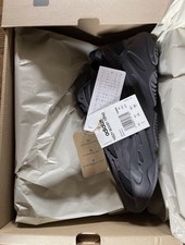 Adidas Yeezy Boost 700 V2