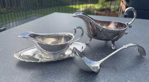 Silver plated gravy - x,