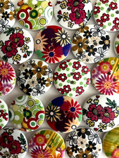 Wooden buttons flower patterns