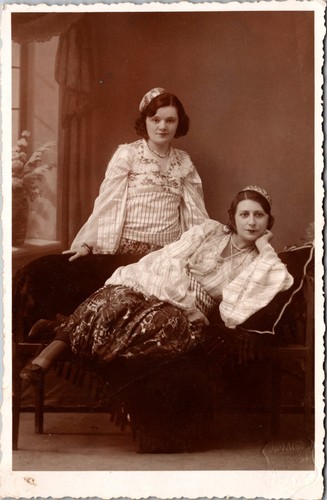 Two pretty young women - young,