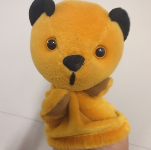 Vintage 1997 sooty bear hand - 1997,