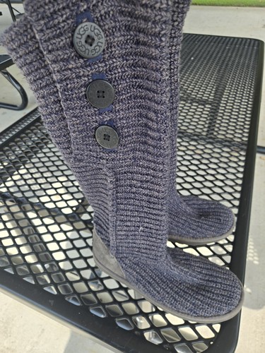 Womens size ugg - 9, classic