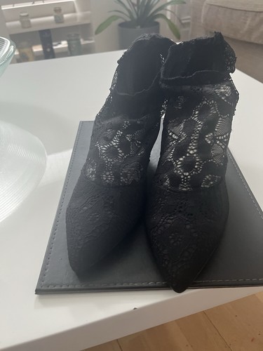 Black lace pointy shoes - lace,