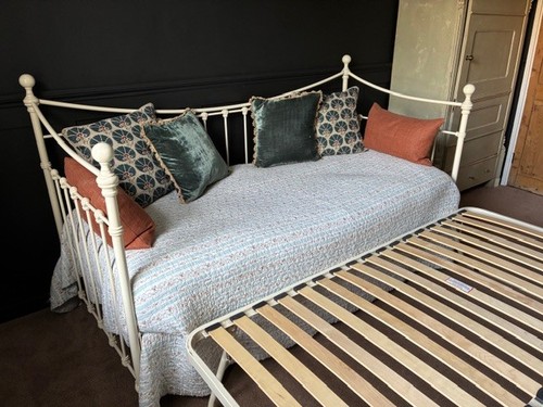 Laura ashley hastings - ashley, day