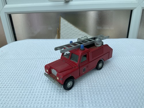 Dinky vintage land rover fire - land,