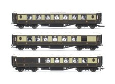 HORNBY 'OO' GAUGE RAKE OF 3