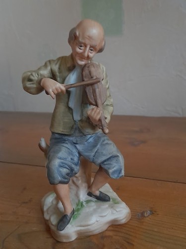 Figure old man - old,