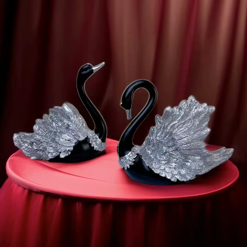 Set couple swan sculpture - of, 2