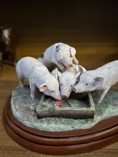 border fine arts odd one out