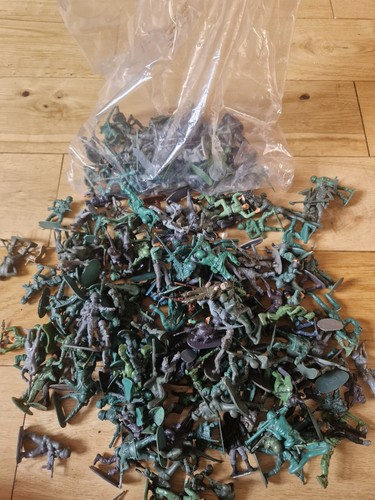 Bundle approx 200 plastic - of,