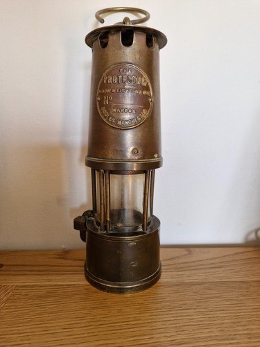 Eccles protector brass lamp - brass,