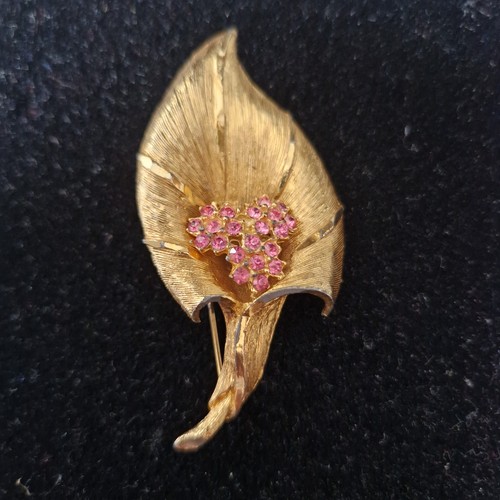 Beautiful vintage gold tone - beautiful,