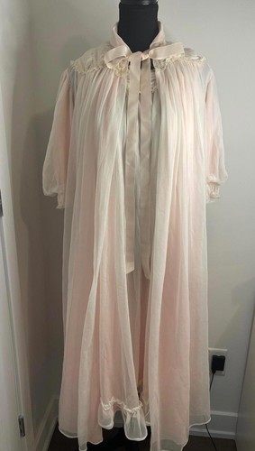 Vintage linda ruffle peignoir - vintage,
