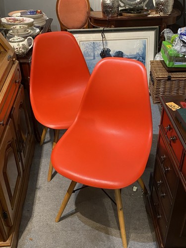 Eames style orange chair - eames,