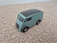 CORGI CLASSICS 1/43 MORRIS J