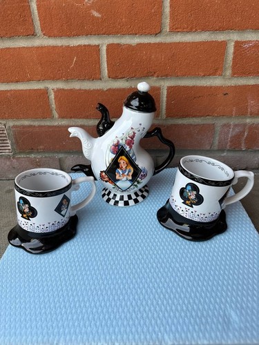 Disney mad hatters teapot - mad, tea