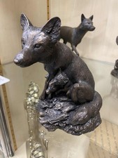SITTING FOX & CUBS FIGURE