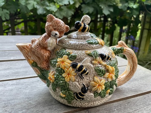 Cottage core bear honey - &,