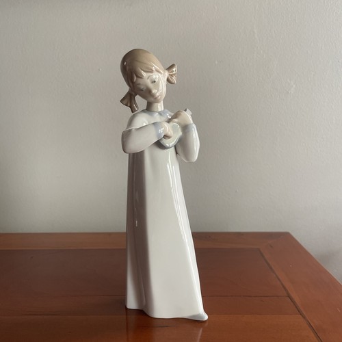 Lladro girl with guitar b24f - girl,