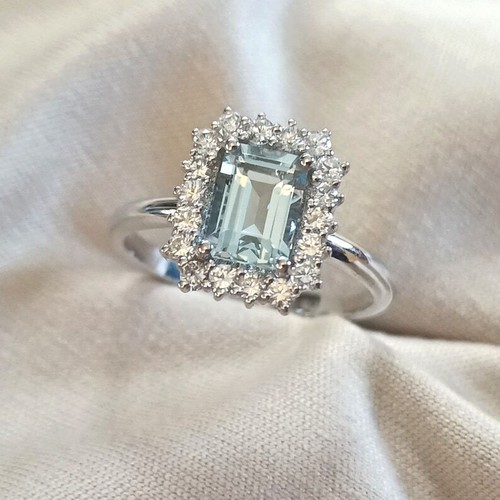 18k white gold - 18k, emerald